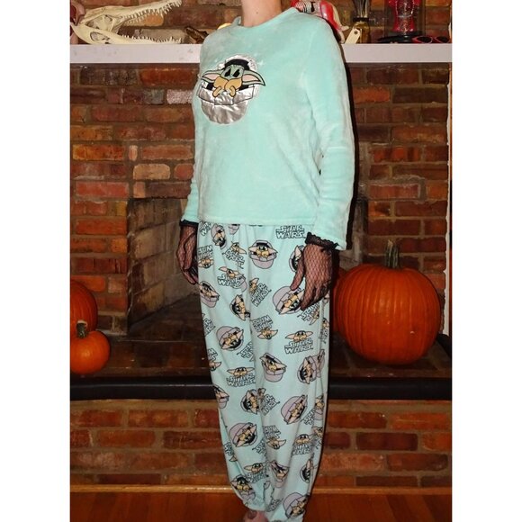 Disney Star Wars Grogu Pajama Set L pants & top Manelorian sleepwear - Picture 4 of 10